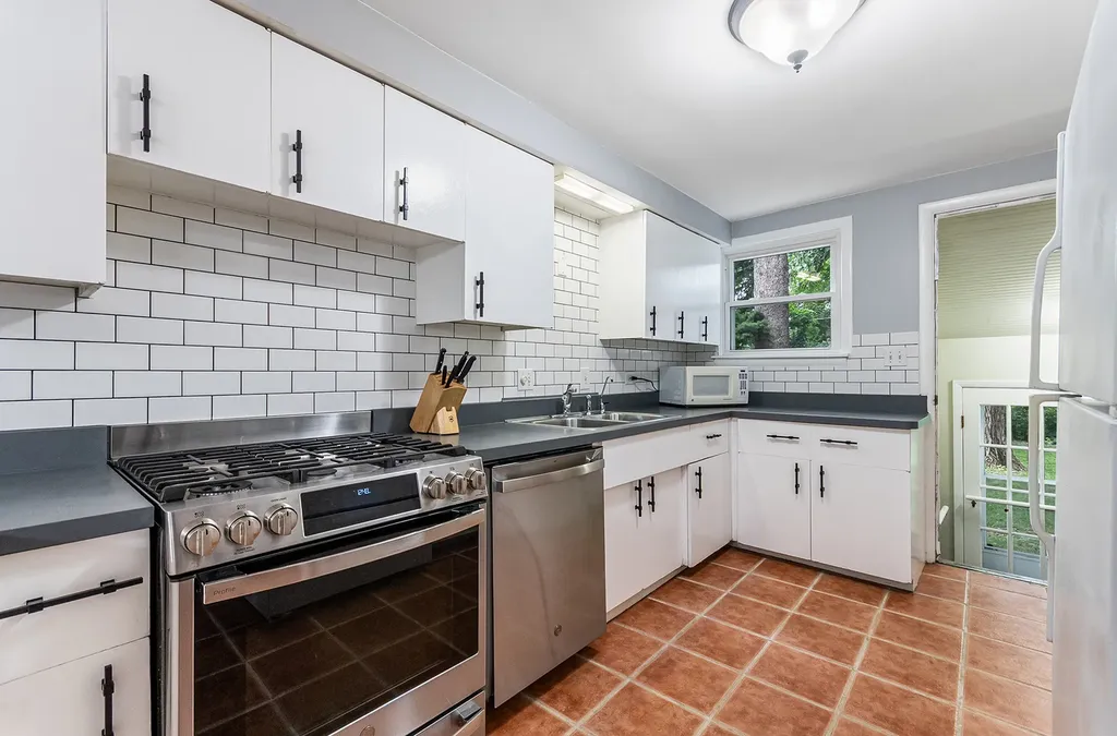 28 South Richmond Avenue Westmont IL 60559