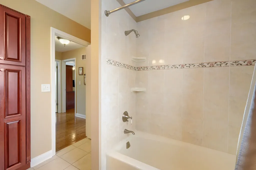 434 Timothy Court Schaumburg IL 60193