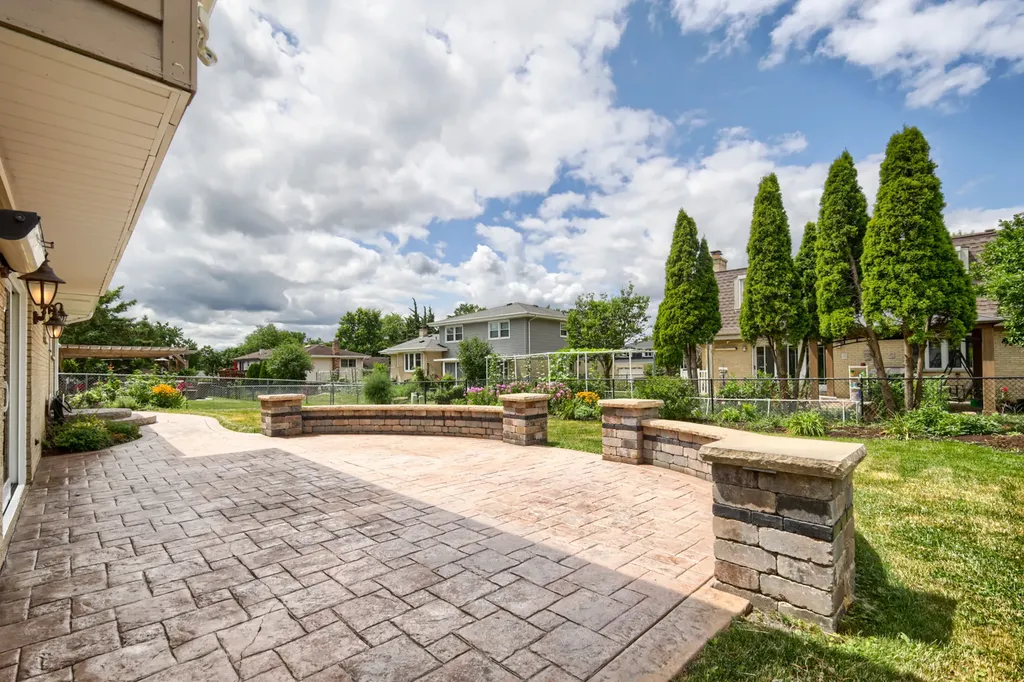 434 Timothy Court Schaumburg IL 60193