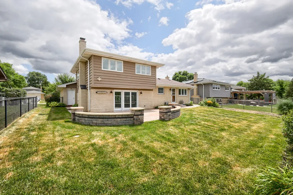 434 Timothy Court Schaumburg IL 60193