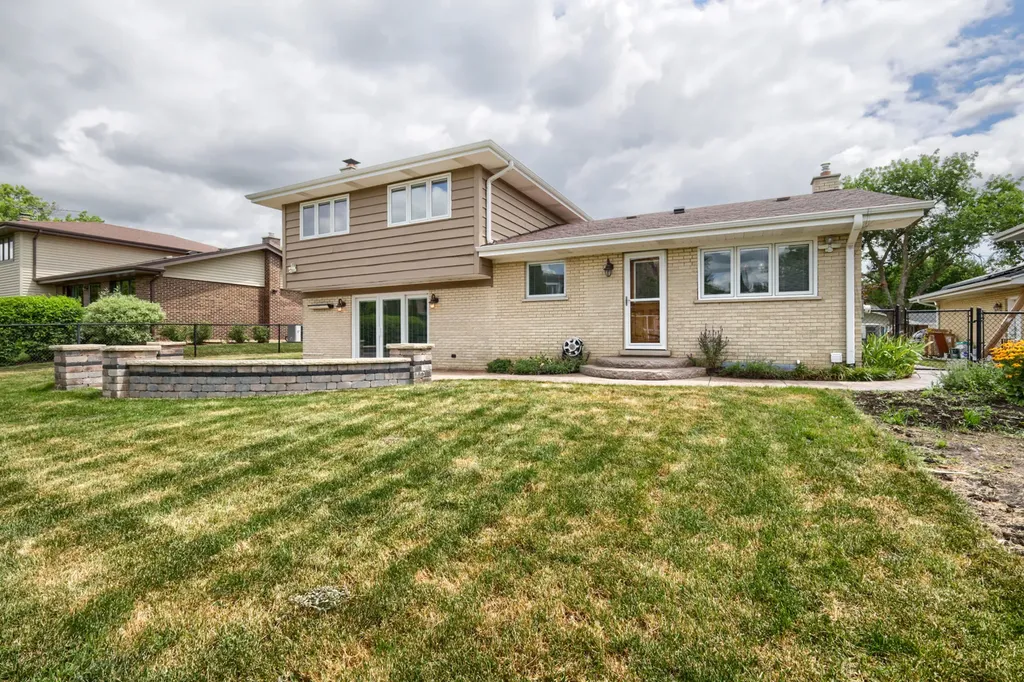 434 Timothy Court Schaumburg IL 60193