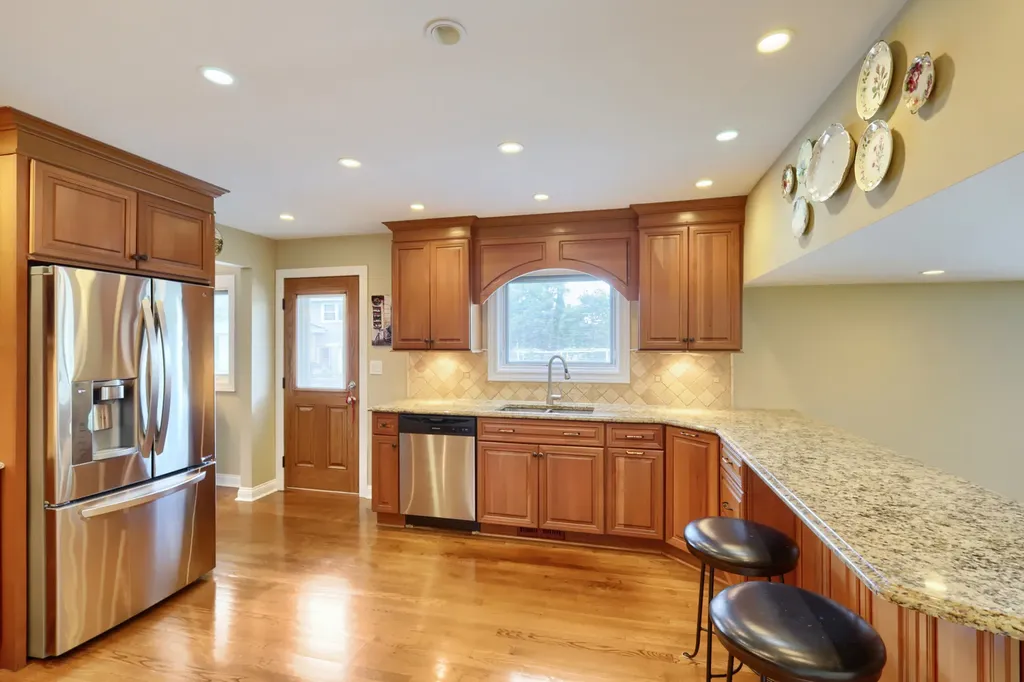 434 Timothy Court Schaumburg IL 60193