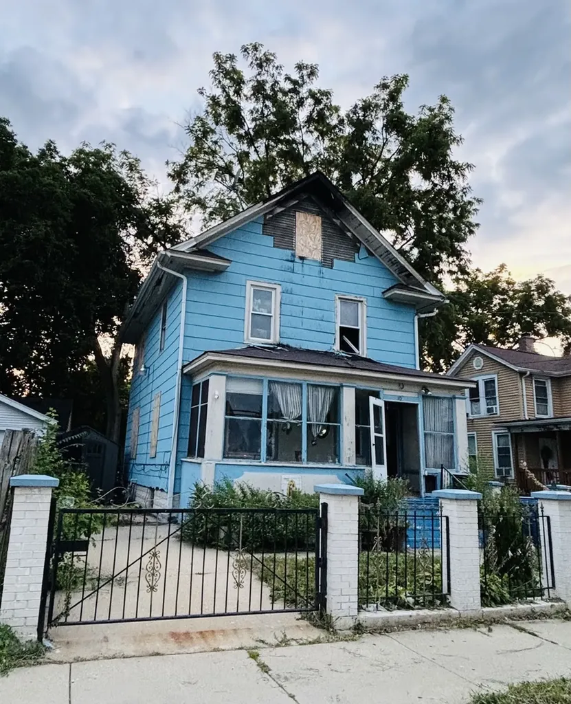 108 North Union Street Aurora IL 60505