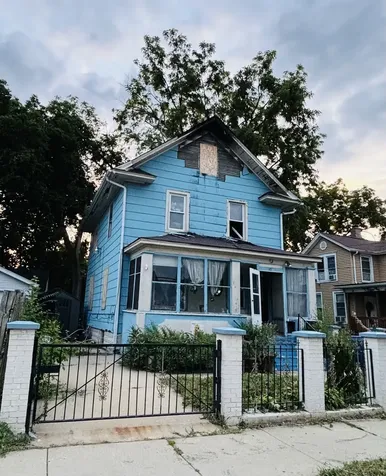 108 North Union Street Aurora IL 60505