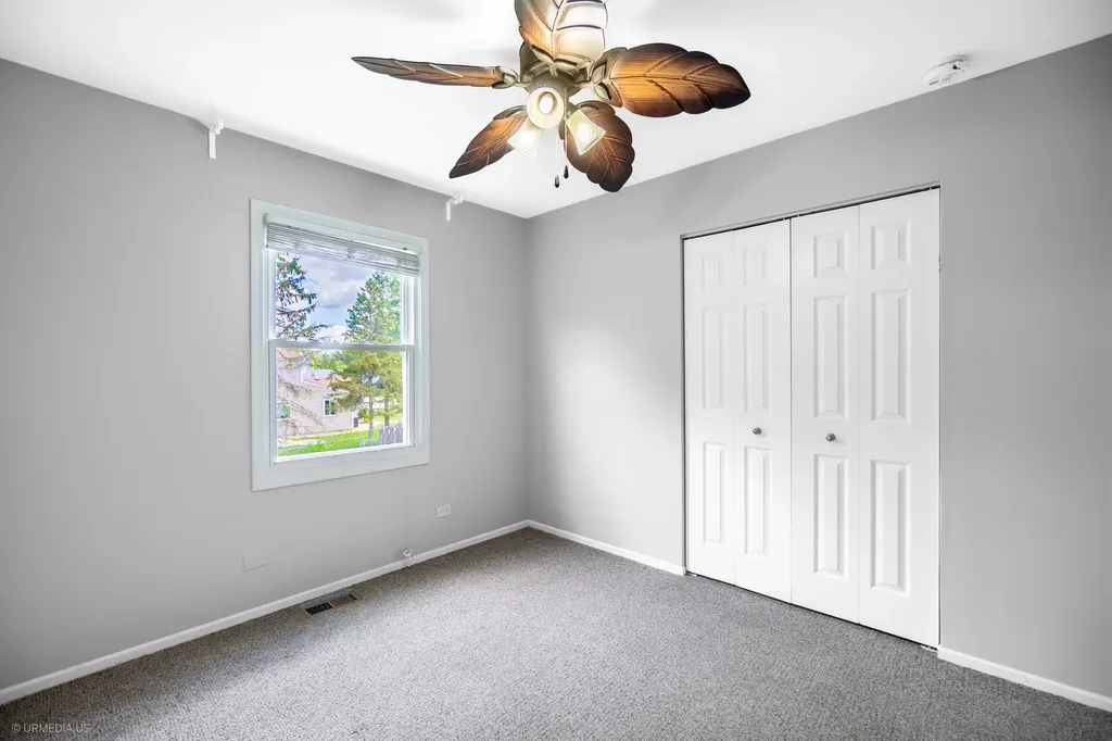 2122 Kensington Drive Schaumburg IL 60194