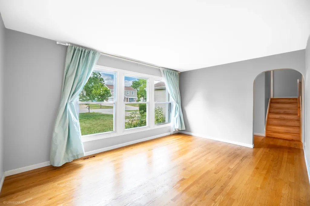 2122 Kensington Drive Schaumburg IL 60194