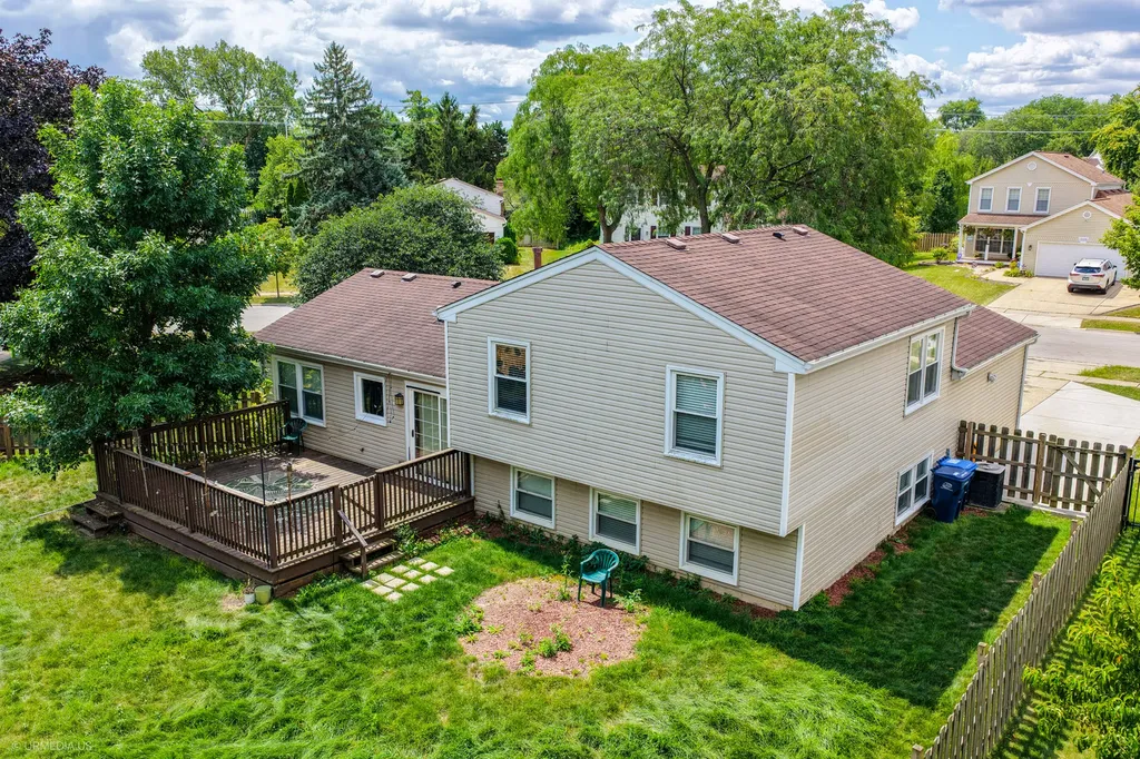 2122 Kensington Drive Schaumburg IL 60194