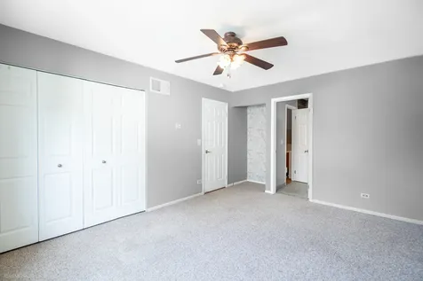 2122 Kensington Drive Schaumburg IL 60194