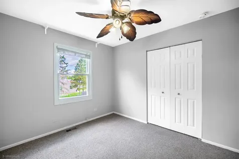 2122 Kensington Drive Schaumburg IL 60194
