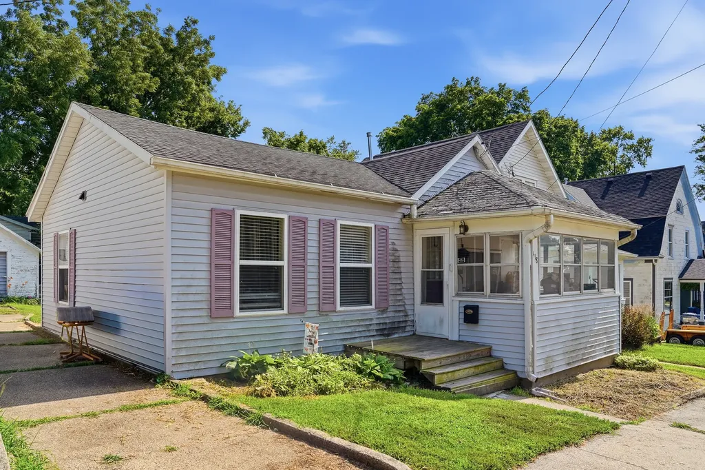 418 East 3rd Street Dixon IL 61021