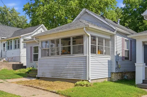 418 East 3rd Street Dixon IL 61021