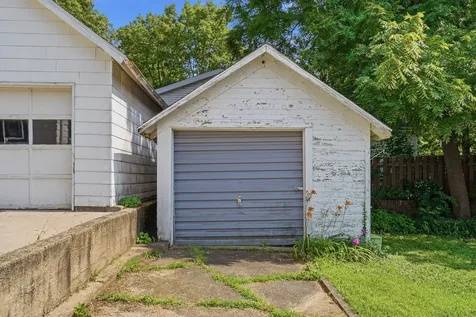 418 East 3rd Street Dixon IL 61021