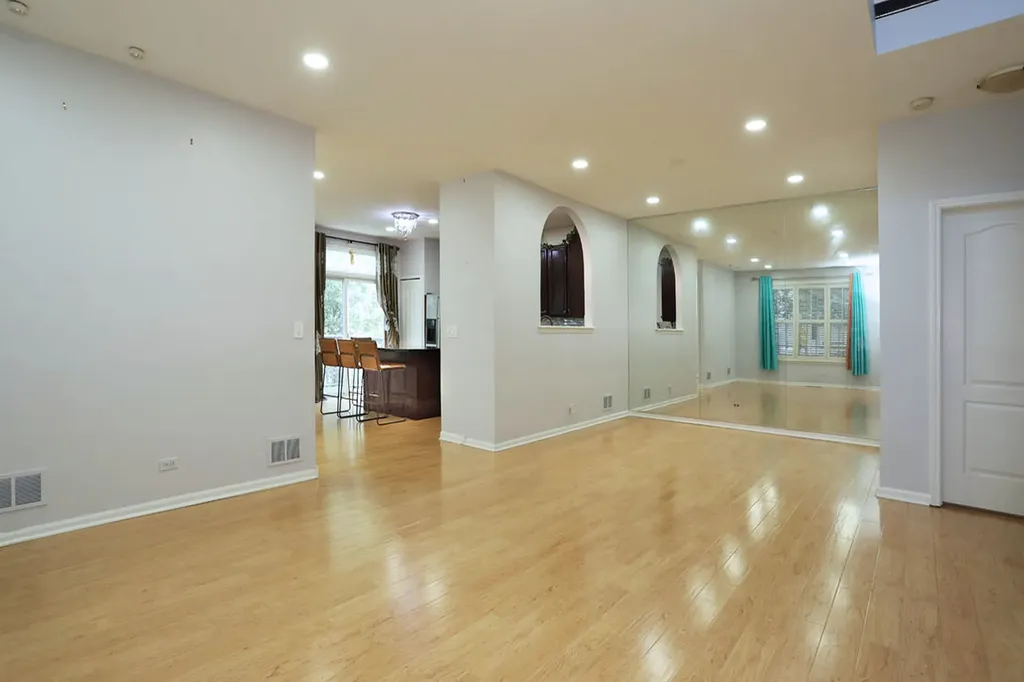 149 Fulbright Lane Schaumburg IL 60194