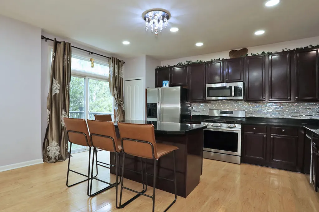 149 Fulbright Lane Schaumburg IL 60194