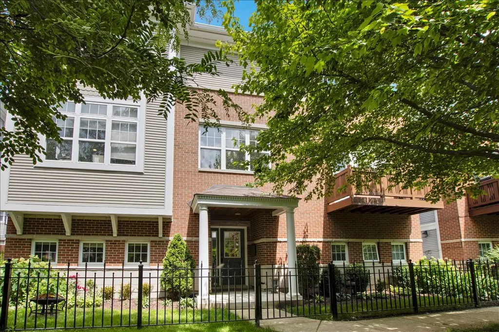 4922 South Cornell Avenue Chicago IL 60615