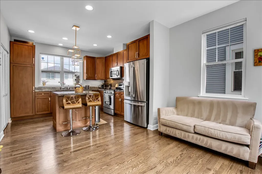 4922 South Cornell Avenue Chicago IL 60615