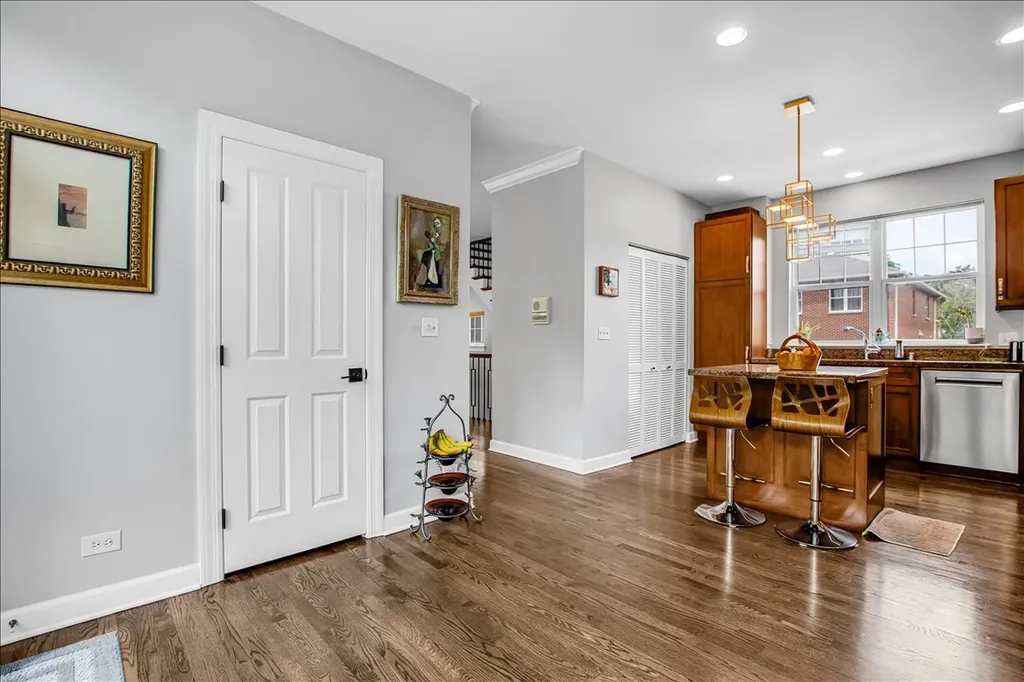 4922 South Cornell Avenue Chicago IL 60615