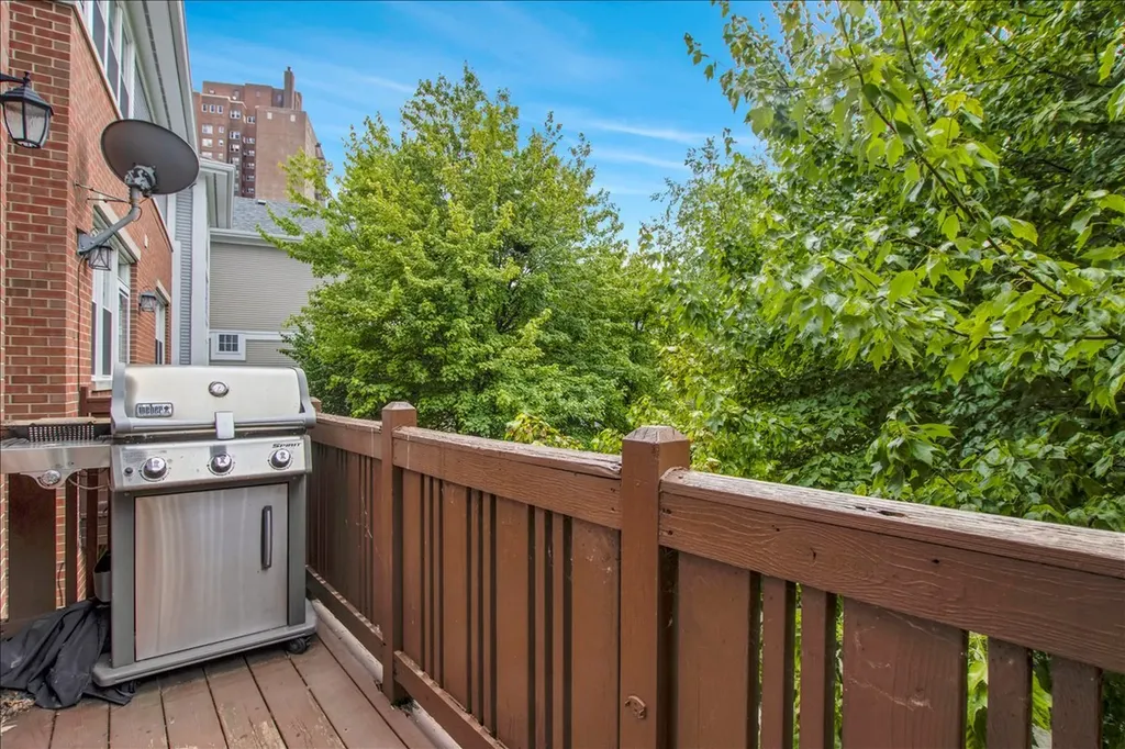 4922 South Cornell Avenue Chicago IL 60615