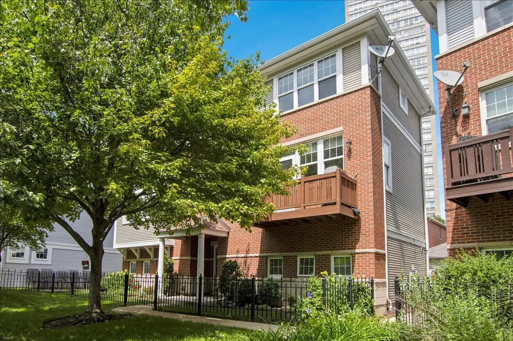 4922 South Cornell Avenue Chicago IL 60615