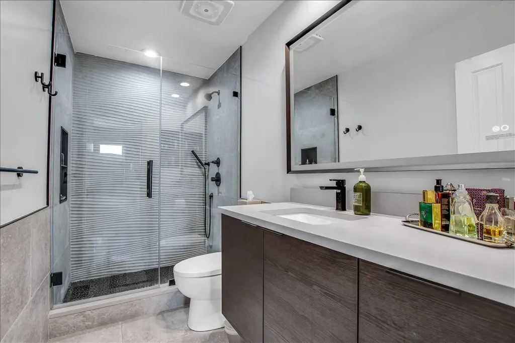 4922 South Cornell Avenue Chicago IL 60615