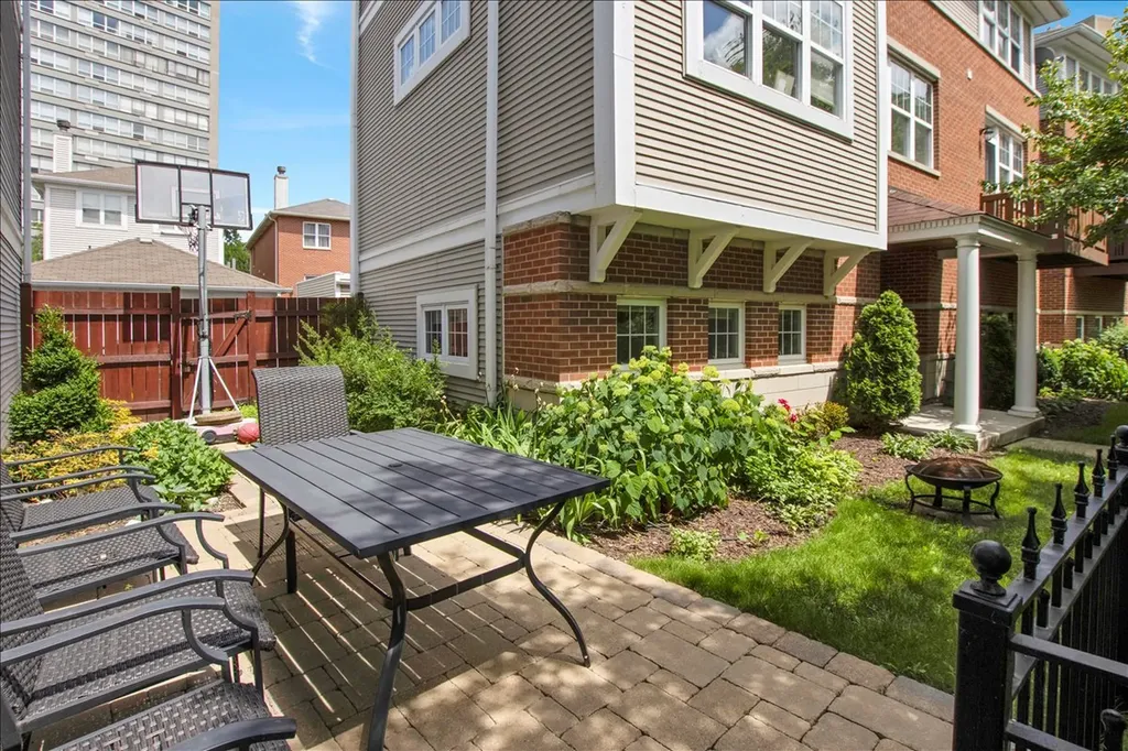 4922 South Cornell Avenue Chicago IL 60615