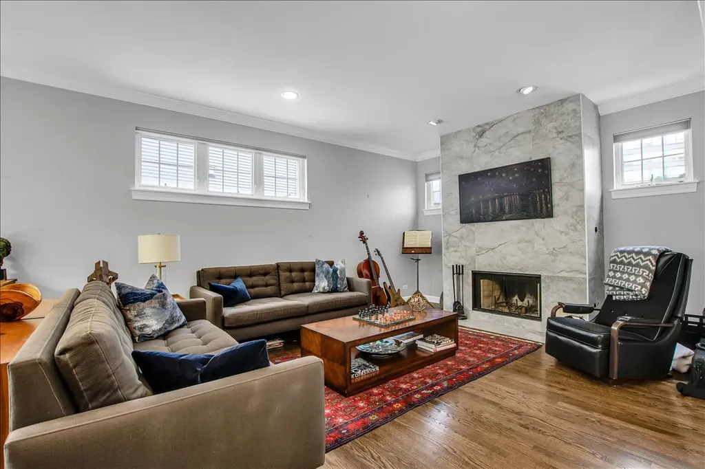 4922 South Cornell Avenue Chicago IL 60615