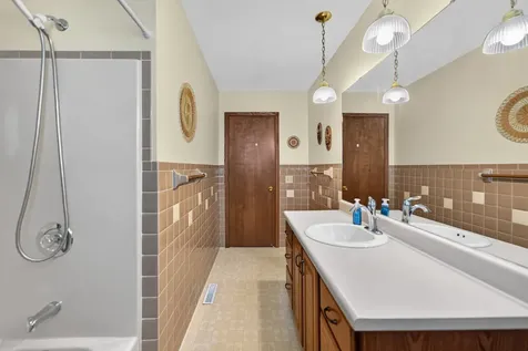 4930 Minns Machesney Park IL 61115