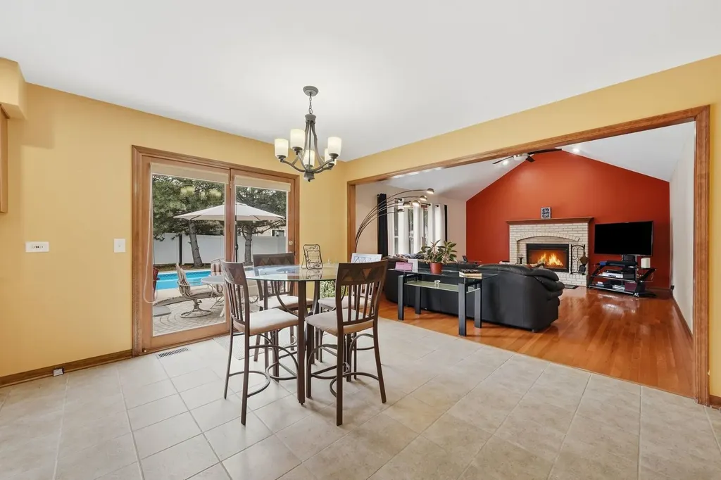 567 Warbler Drive Bolingbrook IL 60440