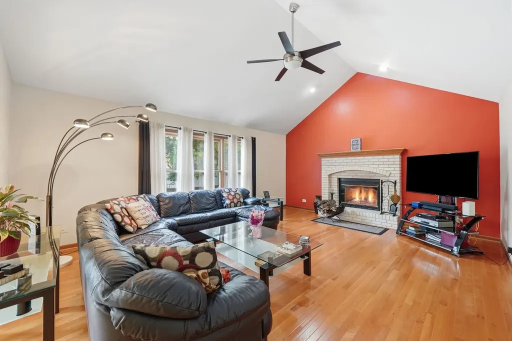 567 Warbler Drive Bolingbrook IL 60440