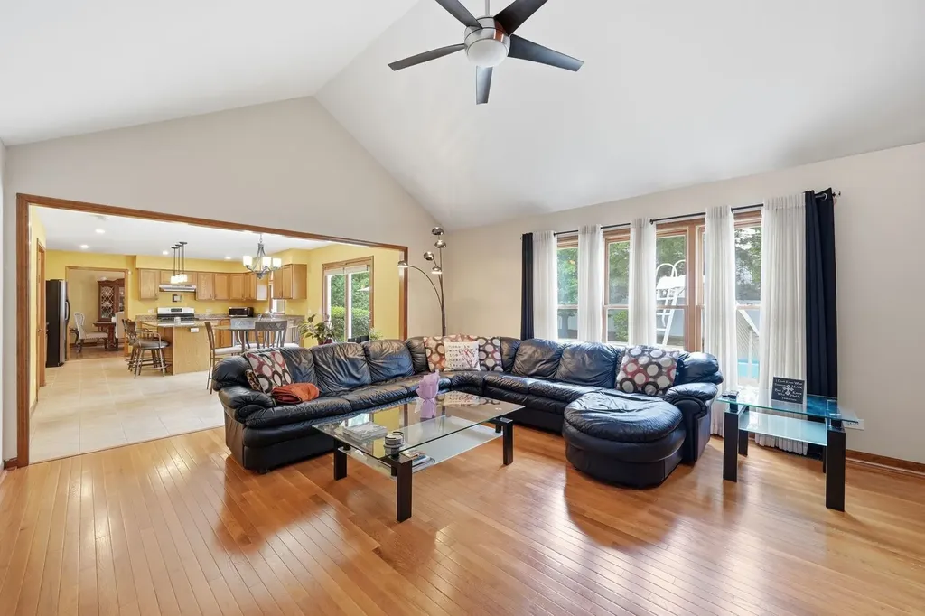 567 Warbler Drive Bolingbrook IL 60440