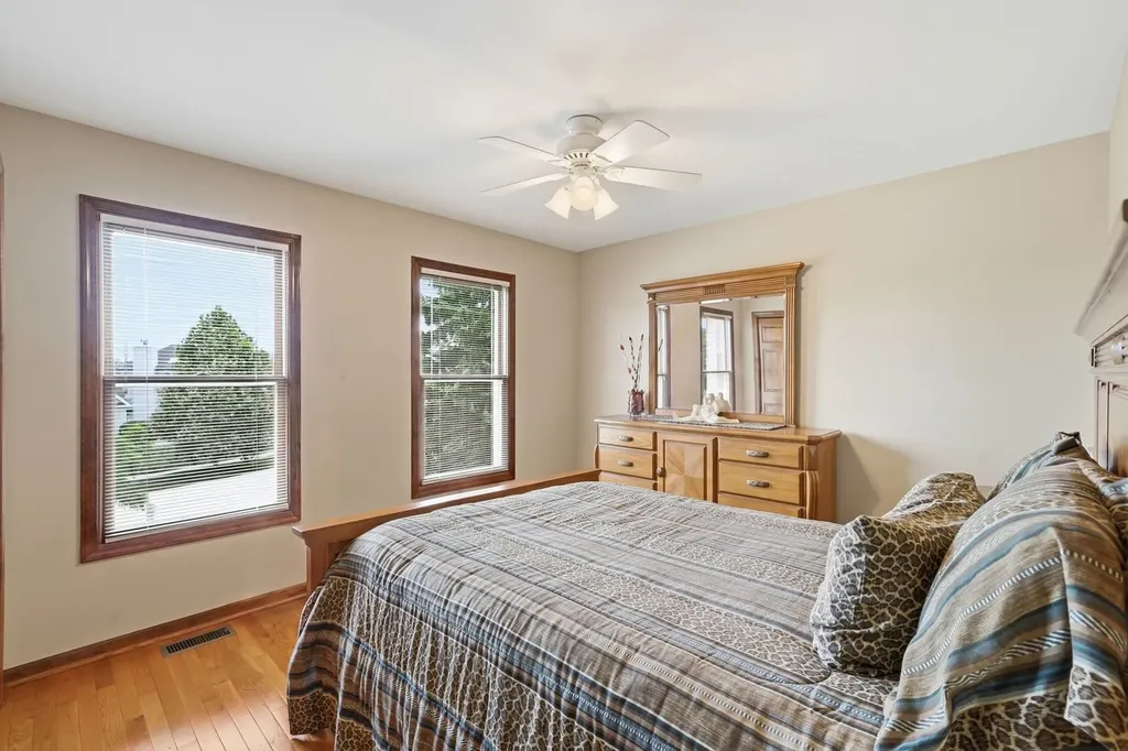 567 Warbler Drive Bolingbrook IL 60440