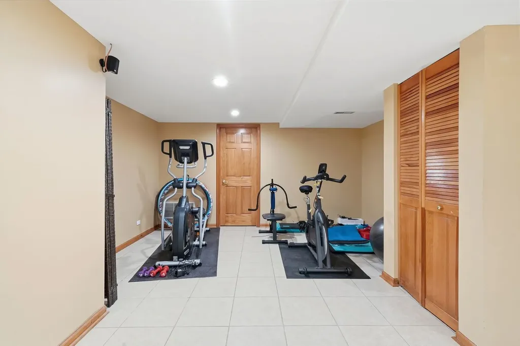 567 Warbler Drive Bolingbrook IL 60440