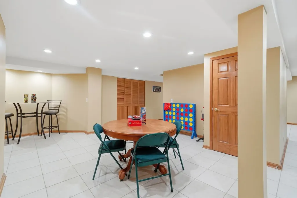 567 Warbler Drive Bolingbrook IL 60440