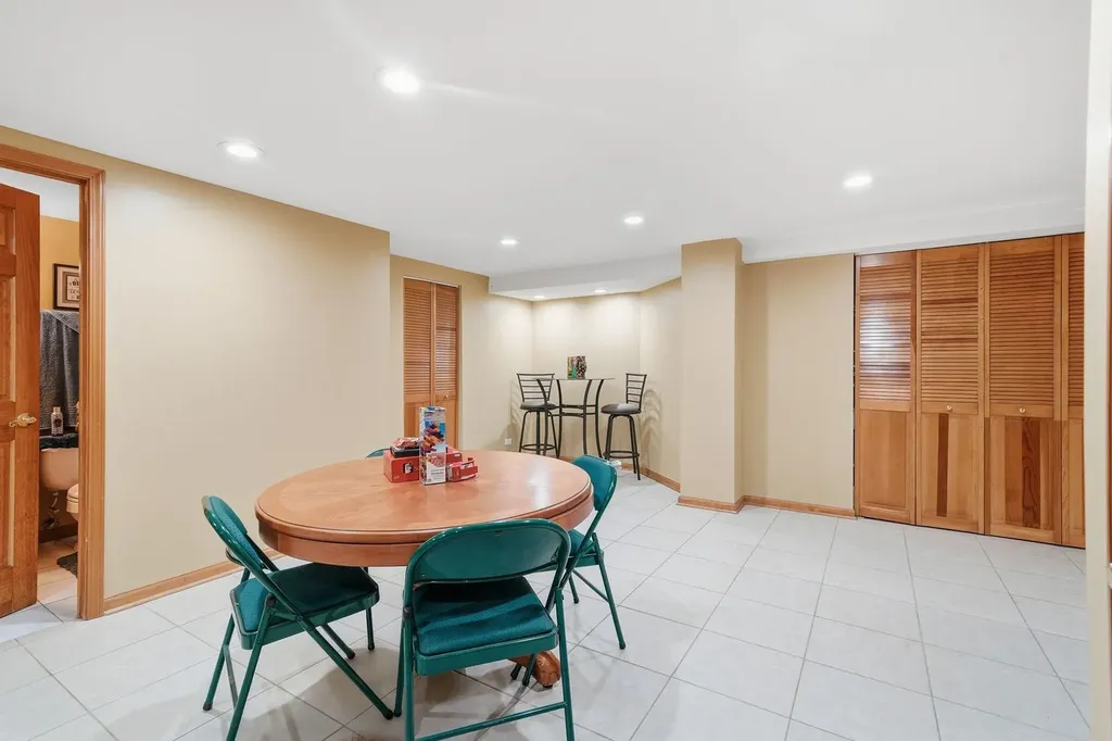 567 Warbler Drive Bolingbrook IL 60440