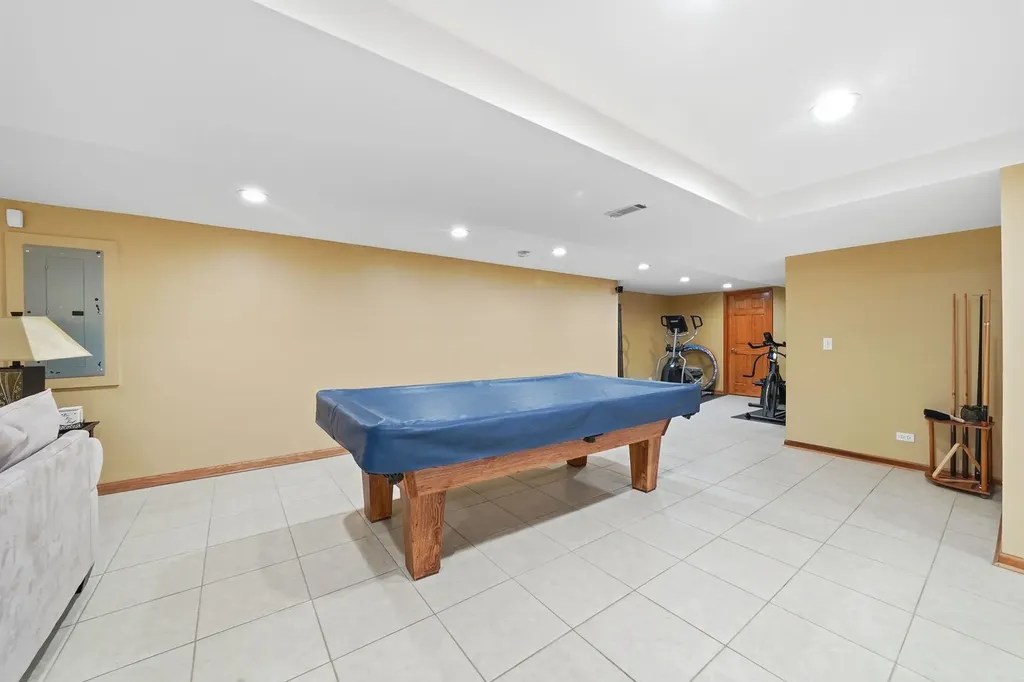 567 Warbler Drive Bolingbrook IL 60440