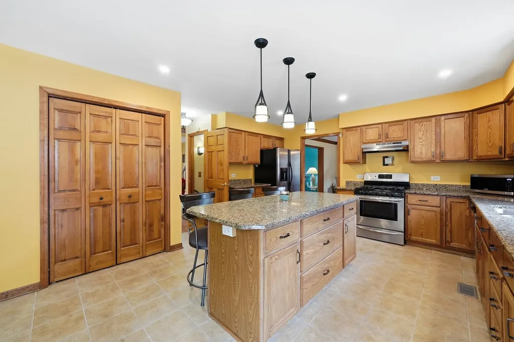 567 Warbler Drive Bolingbrook IL 60440