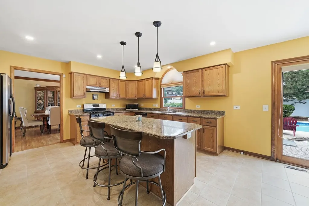 567 Warbler Drive Bolingbrook IL 60440