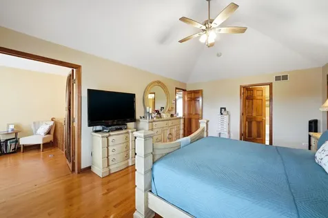 567 Warbler Drive Bolingbrook IL 60440