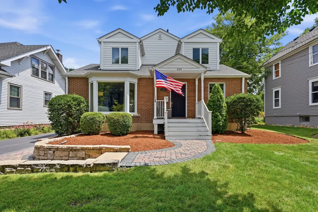 439 North Avenue Barrington IL 60010