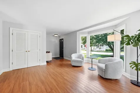 439 North Avenue Barrington IL 60010