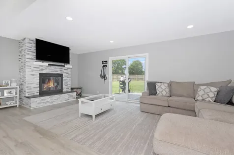 128 Farm Gate Lane Bolingbrook IL 60440