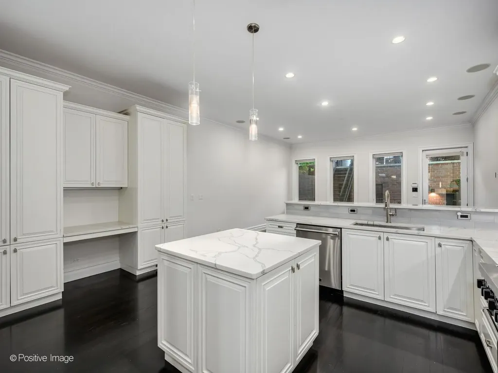 1633 North Wolcott Avenue Chicago IL 60622