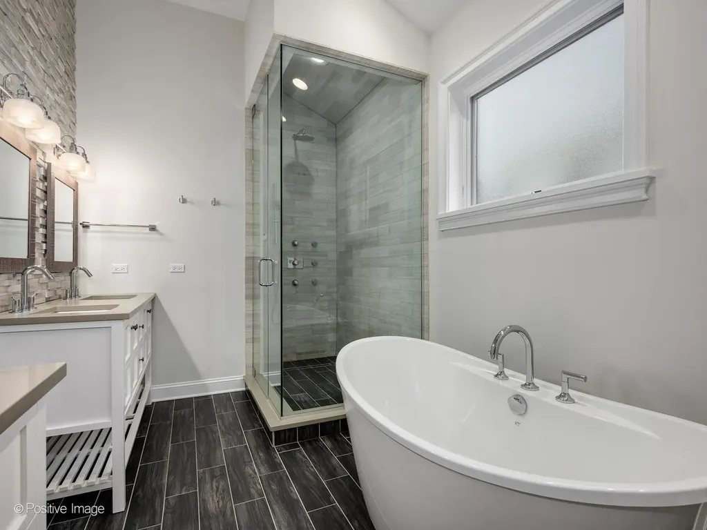 1633 North Wolcott Avenue Chicago IL 60622