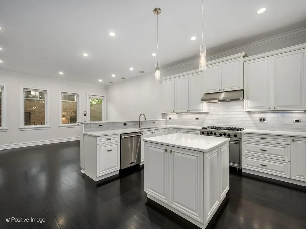 1633 North Wolcott Avenue Chicago IL 60622