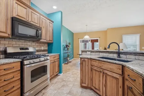 604 Eddy Road Bloomington IL 61704