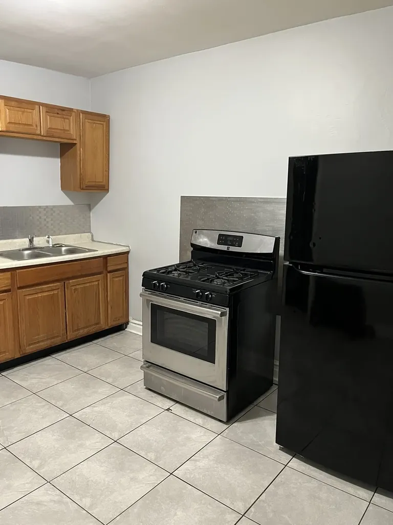 33 East 119th Street Chicago IL 60628
