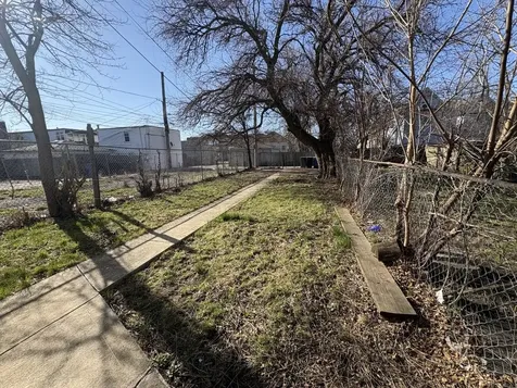33 East 119th Street Chicago IL 60628