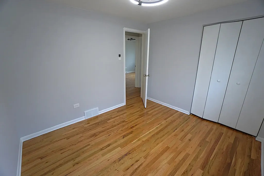 10508 South Bensley Avenue Chicago IL 60617
