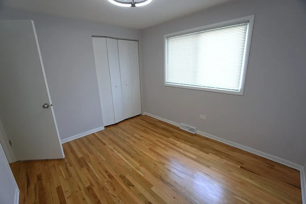 10508 South Bensley Avenue Chicago IL 60617