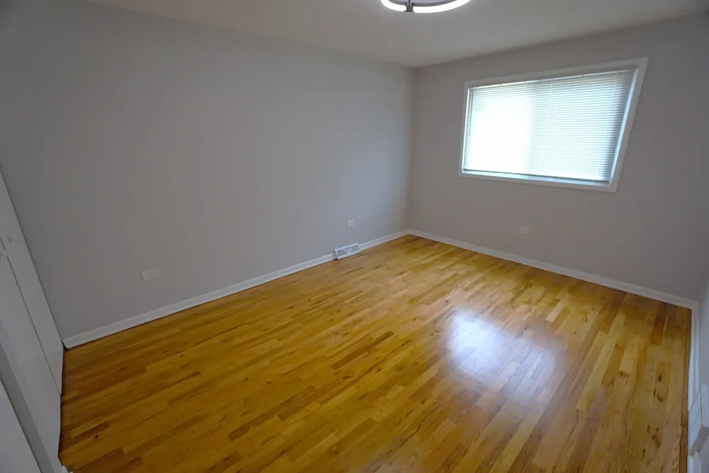 10508 South Bensley Avenue Chicago IL 60617